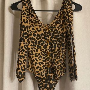 LIKE NEW! Pretty Little Thing Leopard Print Bodysuit